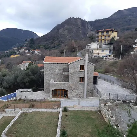 ホテル Vila Oaza Markovici ブドヴァ